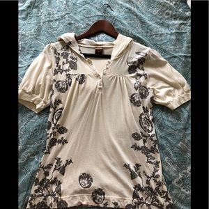 Women’s shirt size Medium